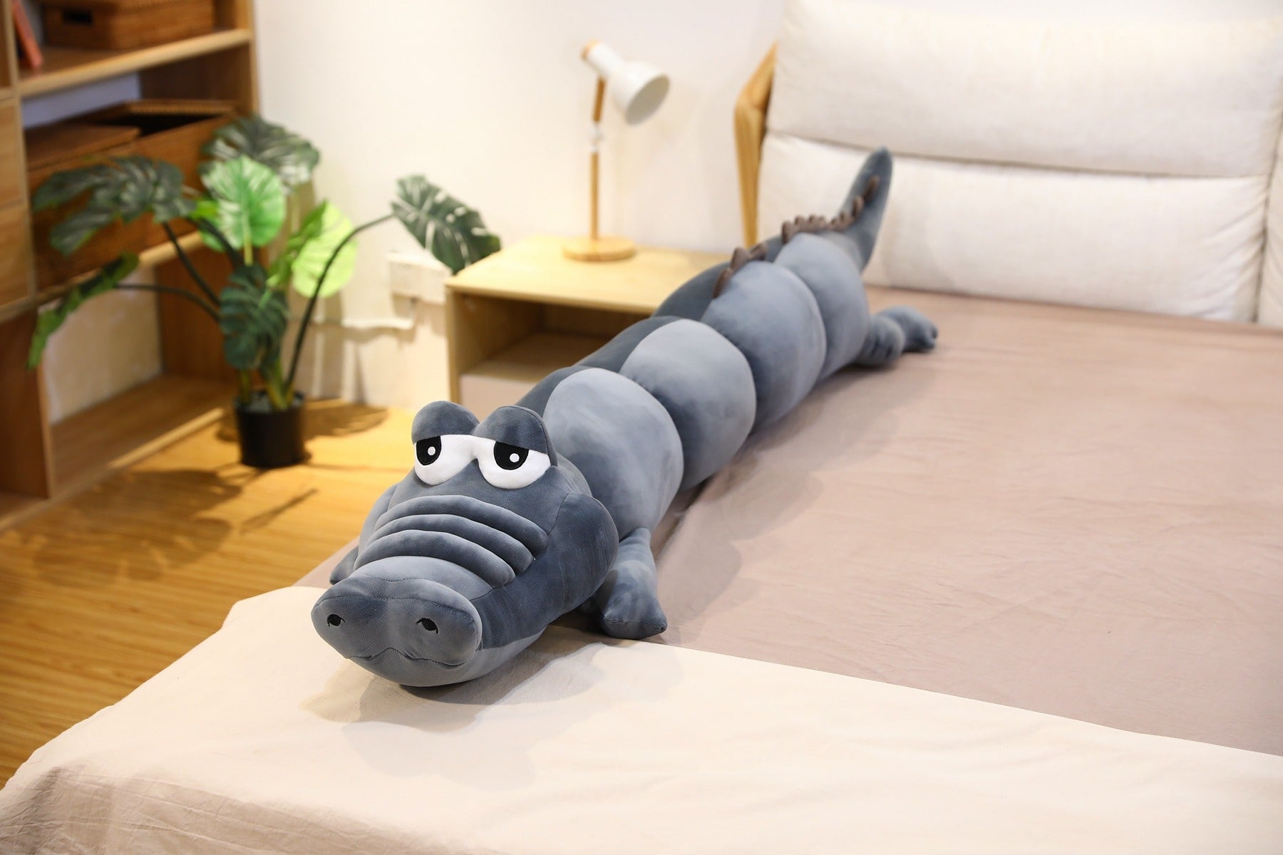 crocodile-peluche-geant-gris.jpg - Peluche carlin
