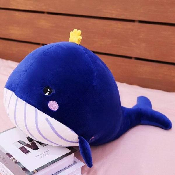 peluche-baleine-bleue-cadeau_6c4d531b-633d-475e-a824-2414c9f06292.jpg - Peluche carlin