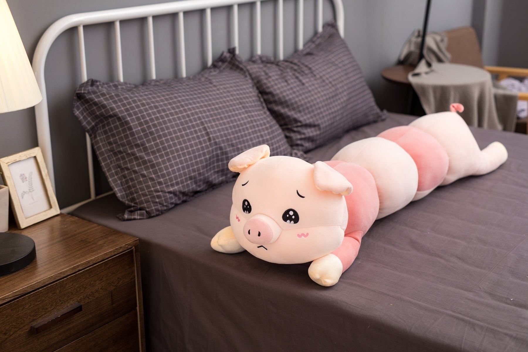 peluche-cochon-chenille-triste.jpg - Peluche carlin